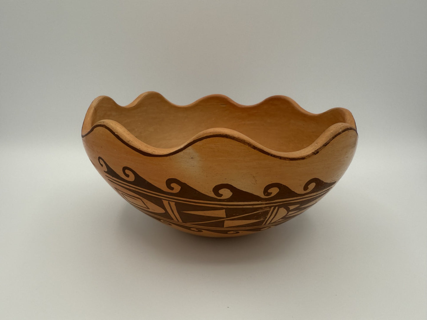 1980s HOPI hand formed ceramics with rare wavy trim design