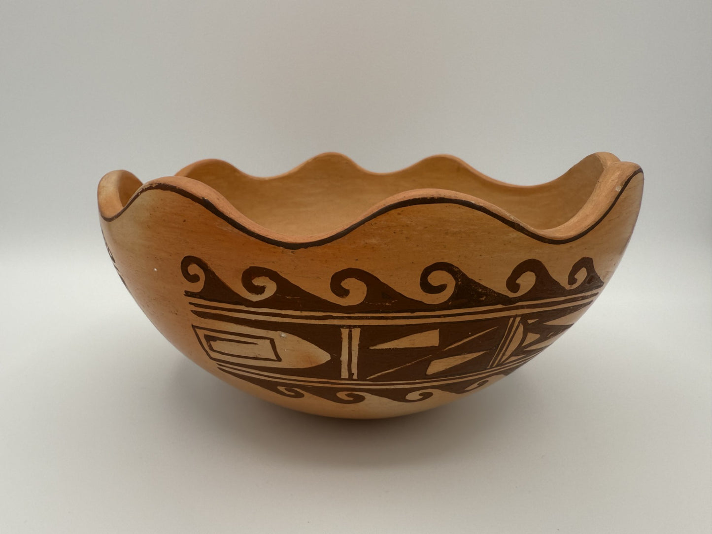 1980s HOPI hand formed ceramics with rare wavy trim design