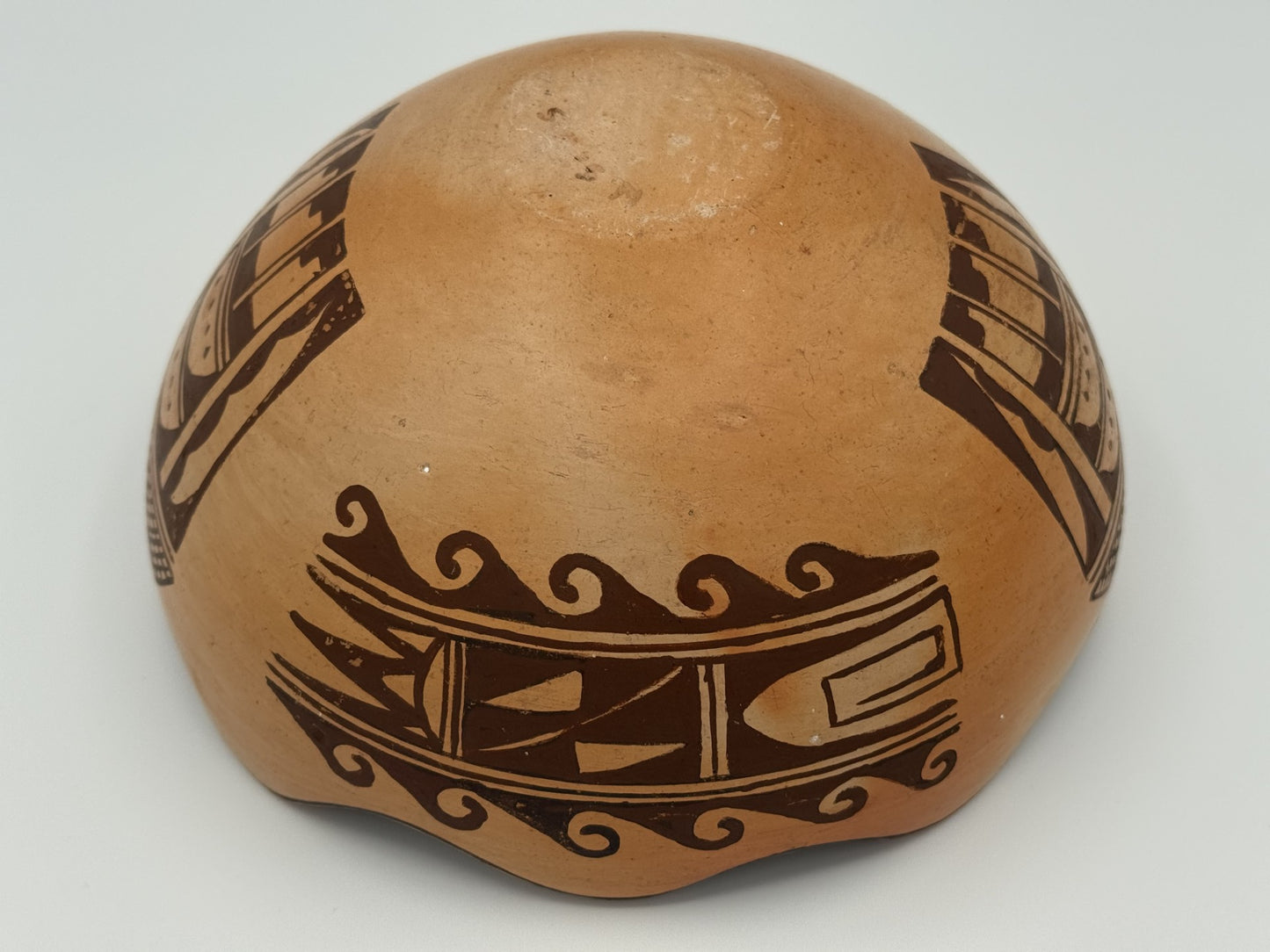 1980s HOPI hand formed ceramics with rare wavy trim design