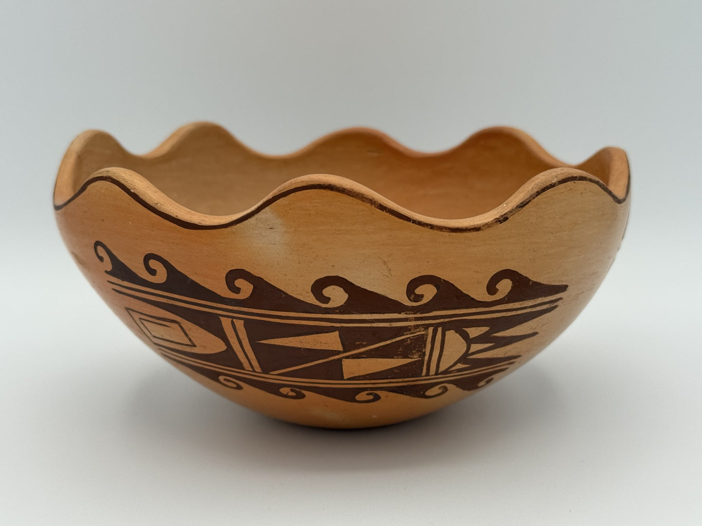 1980s HOPI hand formed ceramics with rare wavy trim design