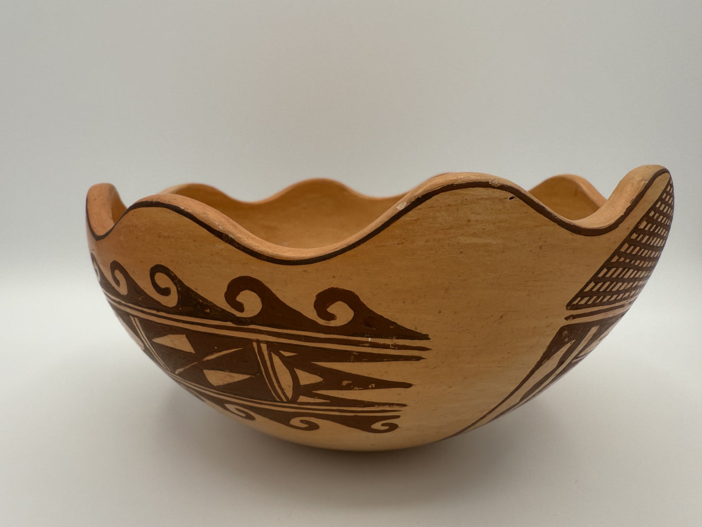1980s HOPI hand formed ceramics with rare wavy trim design