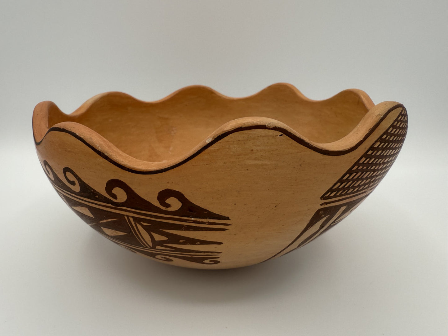 1980s HOPI hand formed ceramics with rare wavy trim design